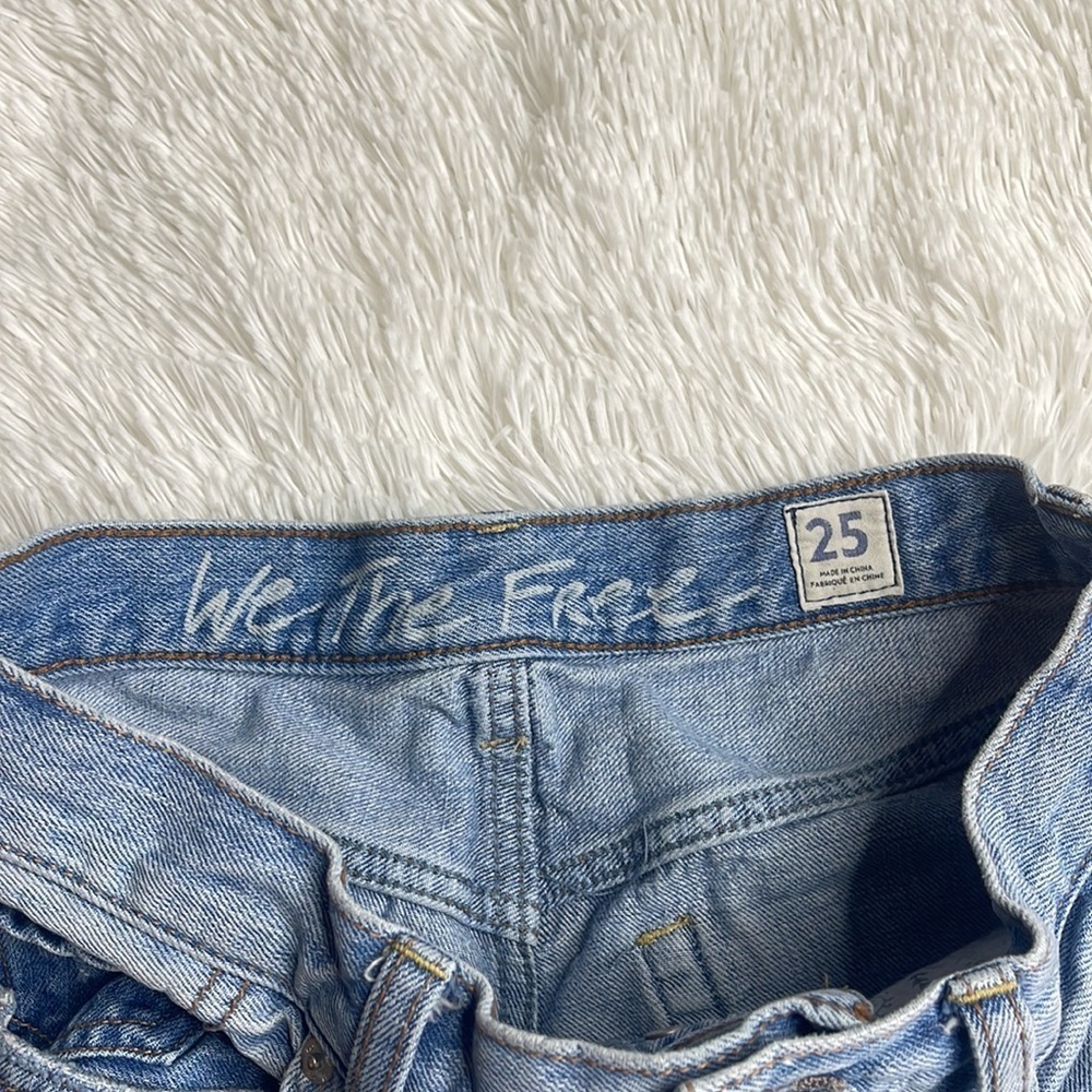 Free People Cut Off Distressed Jean Short - Picture 5 of 6
